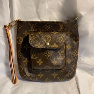 Authentic Louis Vuitton Partition Wristlet bag